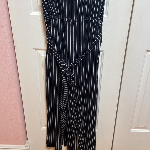 Plus size white and black striped jumpsuit torrid - Picture 2 of 7